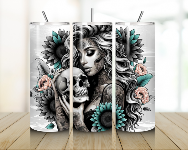 Frau mit Totenkopf